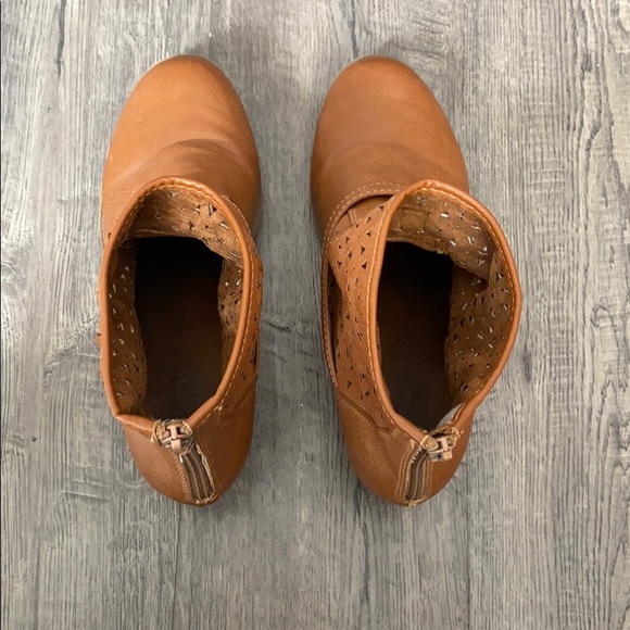 Ankle Boot - Picture 5 of 6